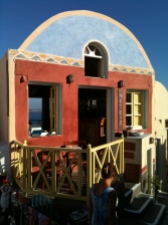 A quirky little bar in Oia